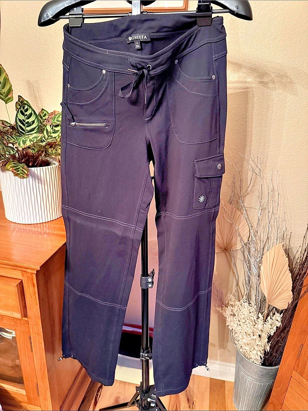 Athleta Black Cargo Utility Pants Size S Stretch Drawstring Zip Pockets Like New